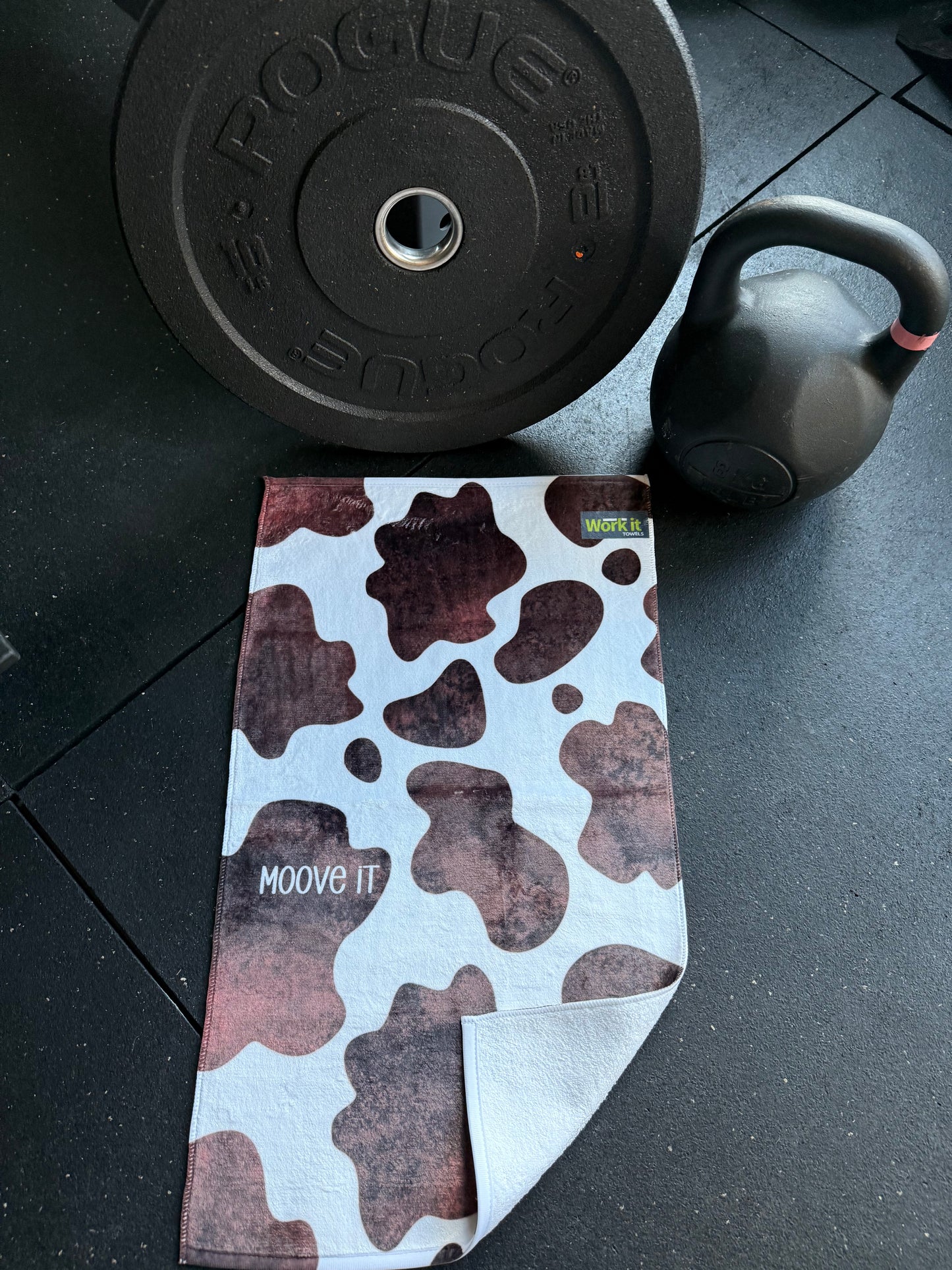 Moove It gym towel with trendy cow pattern
