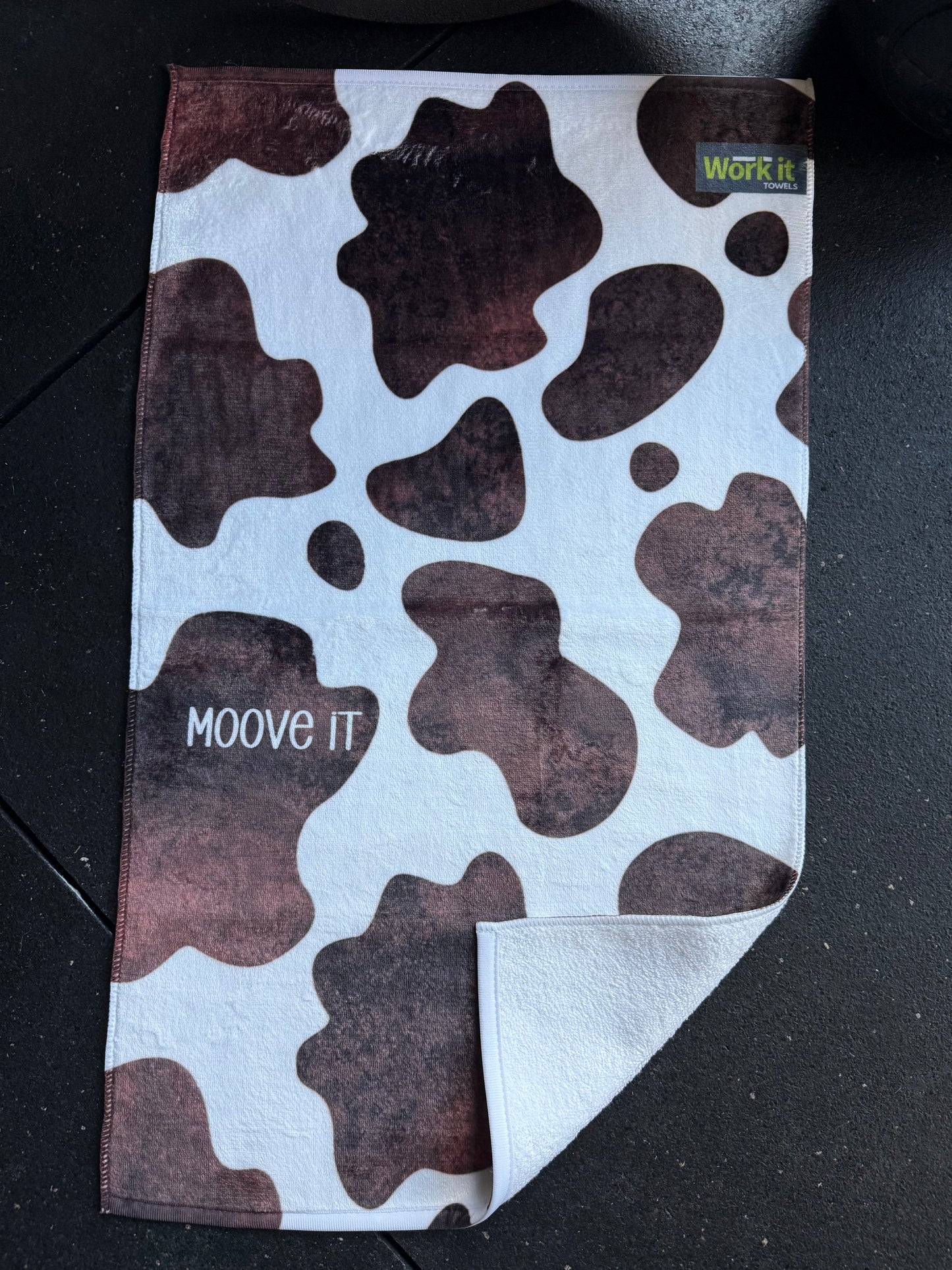 Moove It gym towel with trendy cow pattern